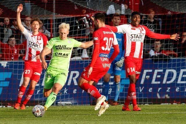 关于西甲赛后专家总结，比赛中攻防转换、控球变化的深层分析的信息