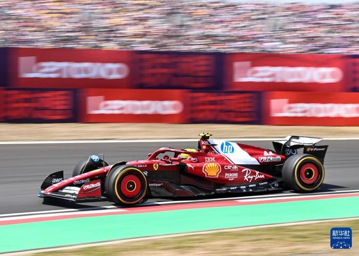 AIYOUXI.COM-车队联合研发新型赛车技术，争夺赛场优势