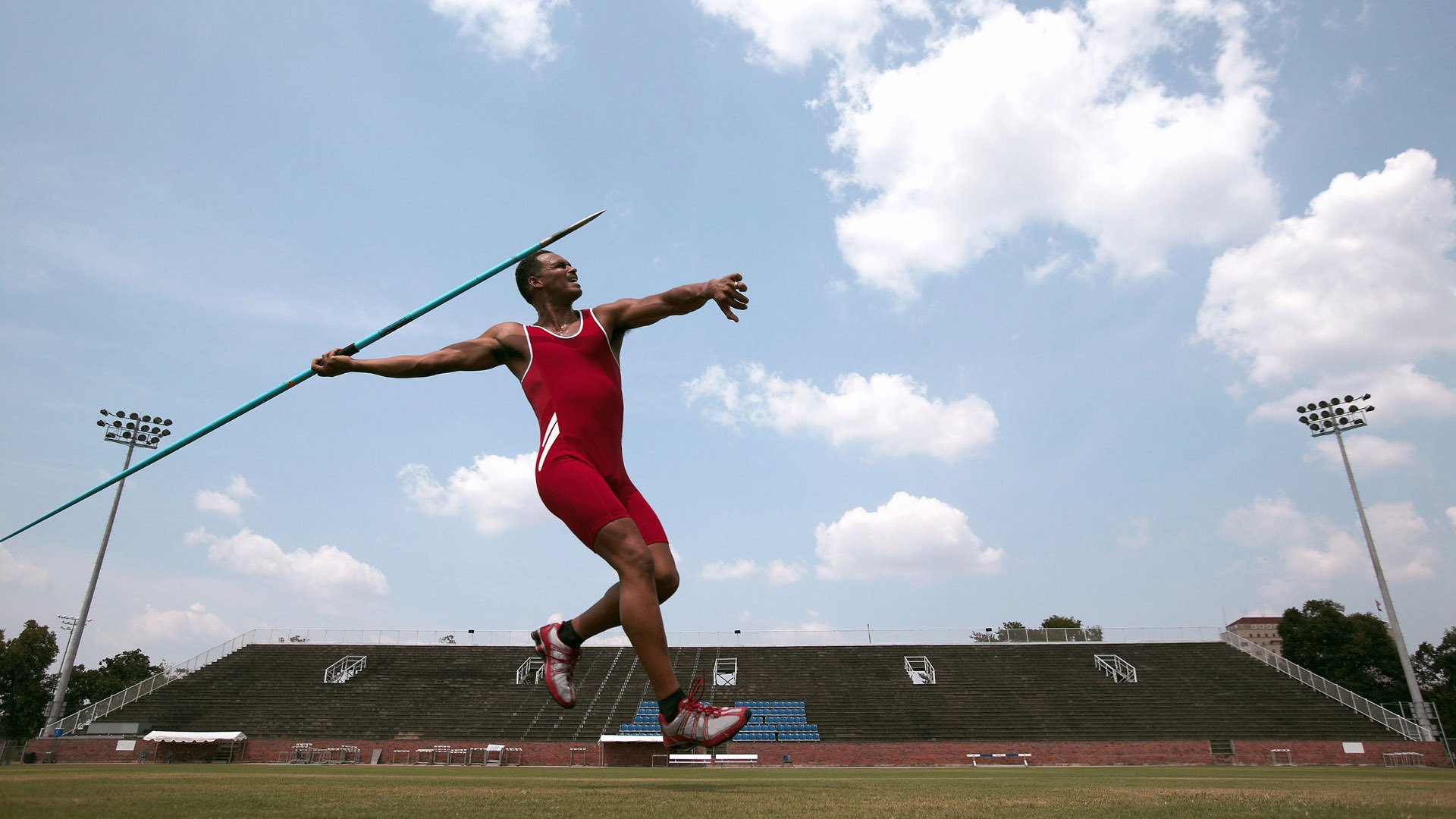 特色自行车越野赛，森林深处的速度较量，专业越野自行车特技,视频