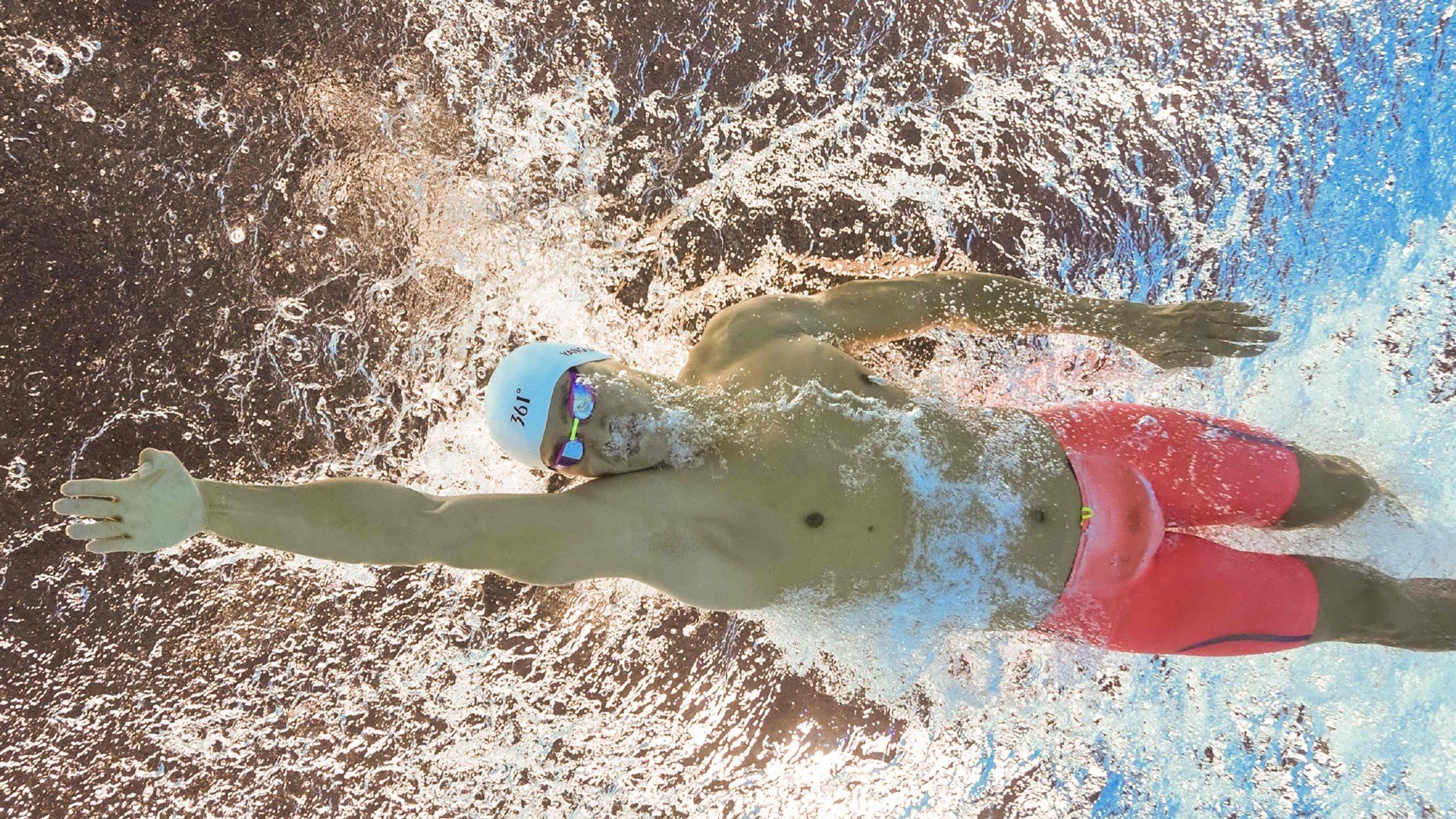 球员成长故事:从青训到国家队的转变,足球运动员青训