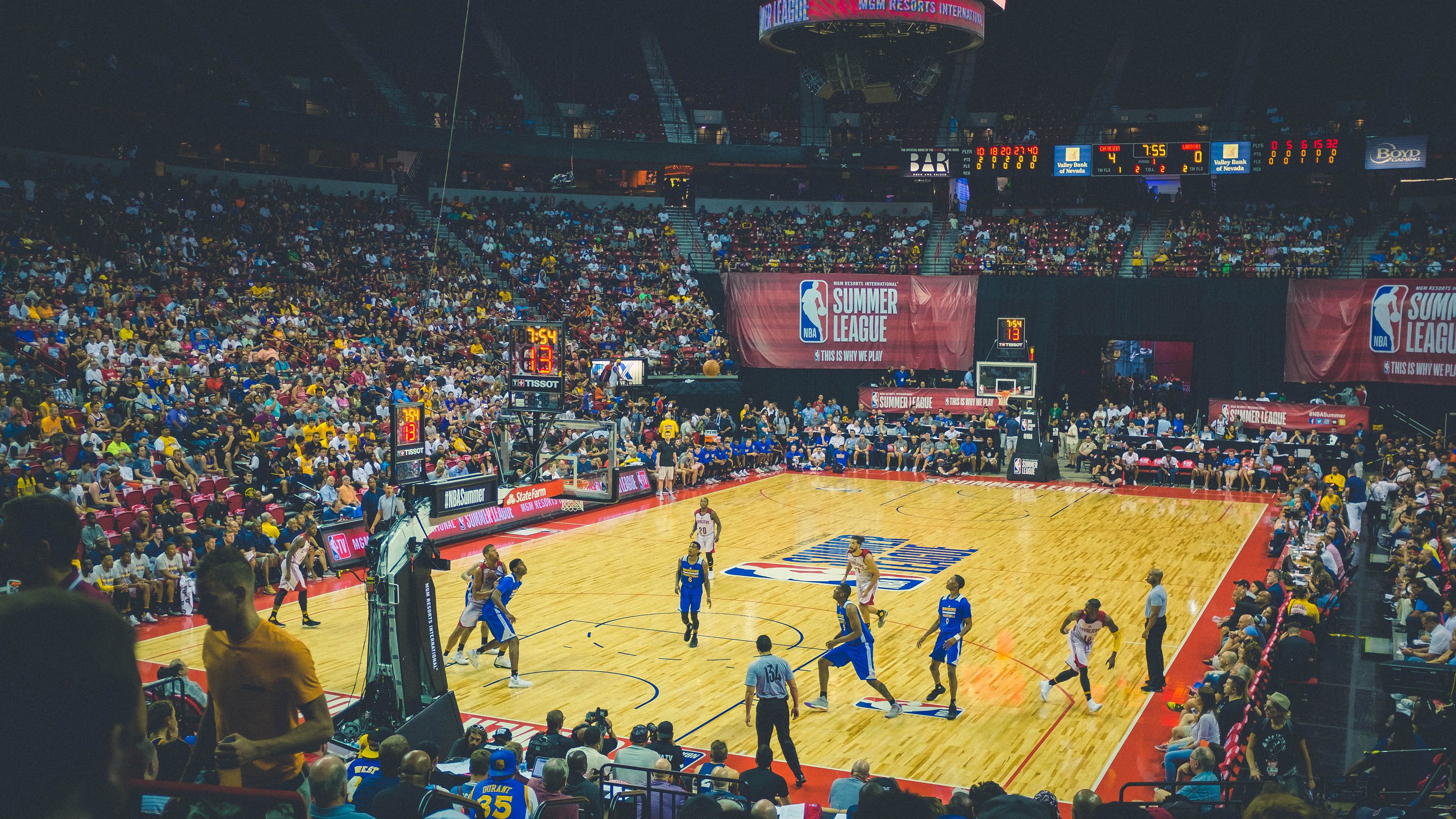 掩护战术在快节奏进攻中的适用场景分析,掩护配合战术的方法和运用