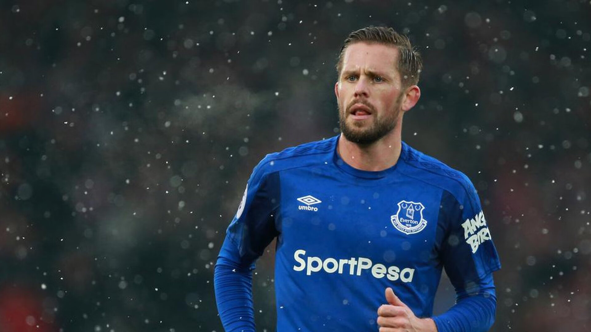 爱游戏平台-新锐球员连续高效得分被誉为球队未来战术核心潜力之星，新锐球员什么意思